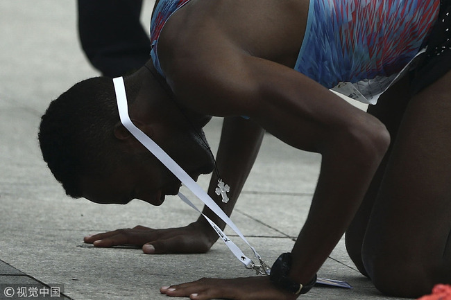 Ethiopian runner Dejene Debela wins men’s title of 2019 Xiamen Marathon on January 6. [Photo: VCG] 