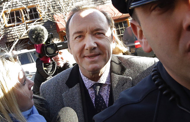 Actor Kevin Spacey arrives at district court on Monday, Jan. 7, 2019, in Nantucket, Mass., to be arraigned on a charge of indecent assault and battery. The Oscar-winning actor is accused of groping the teenage son of a former Boston TV anchor in 2016 in the crowded bar at the Club Car in Nantucket. [Photo: AP/Steven Senne]