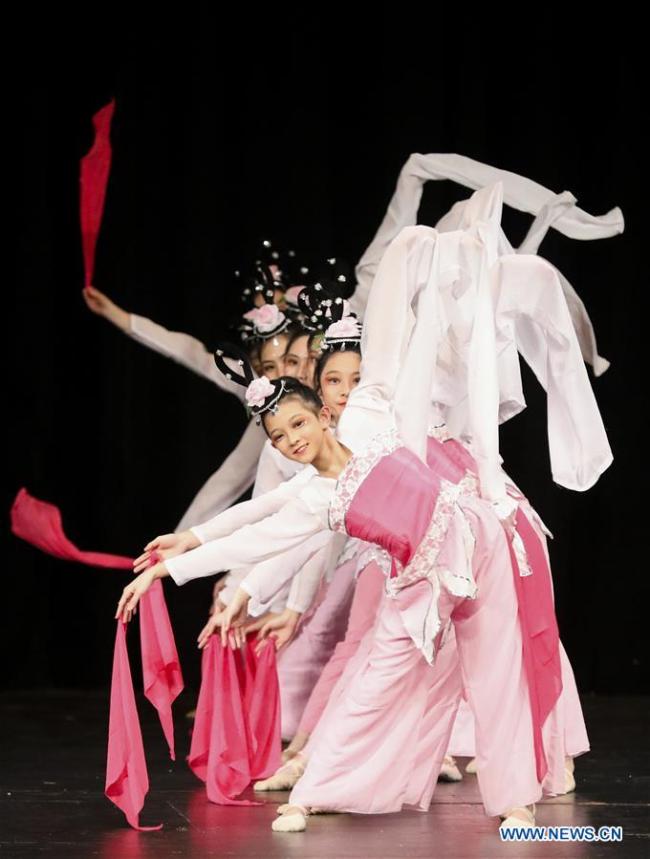 Students from the Chunhui Chinese School perform a classic Chinese dance during a New Year celebration organized by Greater Philadelphia Chinese School of Union (GPCSU) in Philadelphia, the United States, on Jan. 6, 2019. [Photo: Xinhua]