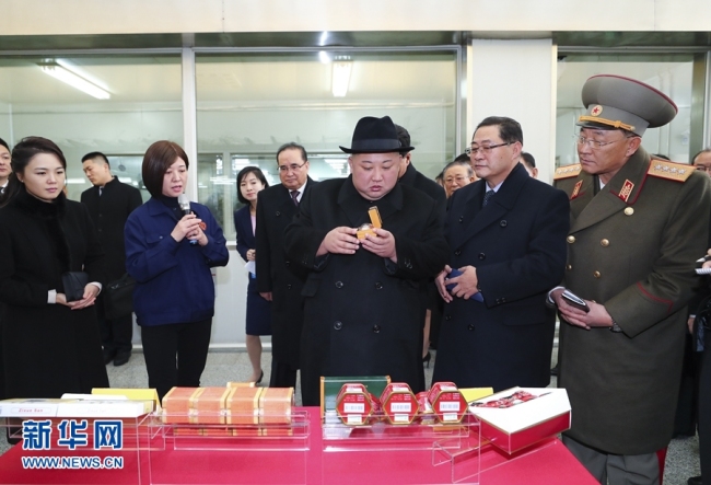 Kim Jong Un, chairman of the Workers' Party of Korea and chairman of the State Affairs Commission of the Democratic People's Republic of Korea (DPRK), visits a Tong Ren Tang pharmaceutical plant on Wednesday, January 9, 2019, in Yizhuang, Beijing, where he inspected relevant processing and production lines of traditional Chinese medicine that use traditional and modern techniques. [Photo: Xinhua]