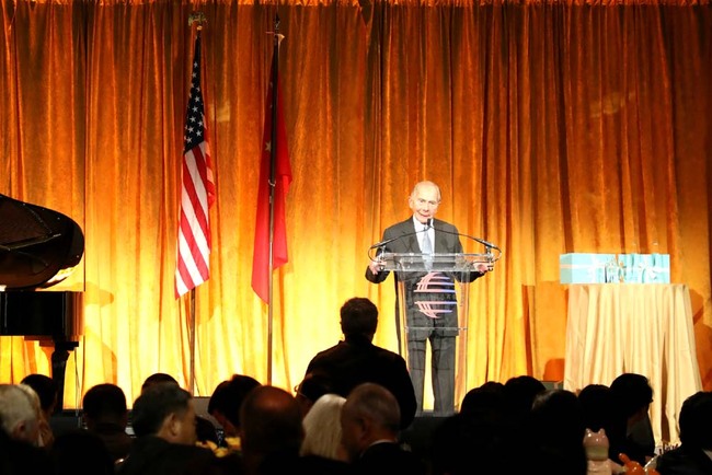 Maurice Greenberg, chairman and CEO of insurance giant Starr Companies, speaks after receiving the Goodwill Ambassador for China-U.S. Exchange at the CGCC annual New Year Gala in New York on Jan. 7, 2019. [China Plus/Qian Shanming]