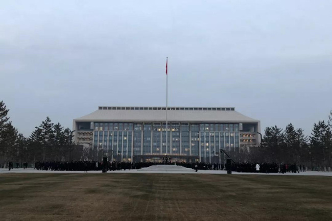 A flag raising ceremony is held at dawn on January 11, 2019 in front of the new office building of Beijing Municipal Government in the new sub-center in Beijing's Tongzhou district. [Photo: CCTV]