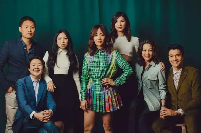 The cast of "Crazy Rich Asians" pose for a photo. [Photo: baidu.com]