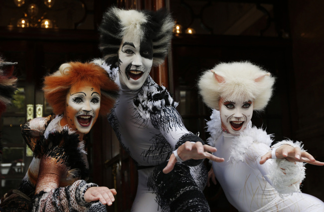 Performers in costumes posed for photographs during a promotion for the return of "Cats" to the theater in London on Monday, July 7, 2014. [Photo: AP]