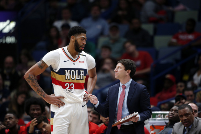New Orleans Pelicans associate head coach Darren Erman talks to forward Anthony Davis (23) in the second half of an NBA basketball game in New Orleans, Monday, Jan. 7, 2019. The Pelicans won 114-95. [Photo: AP]