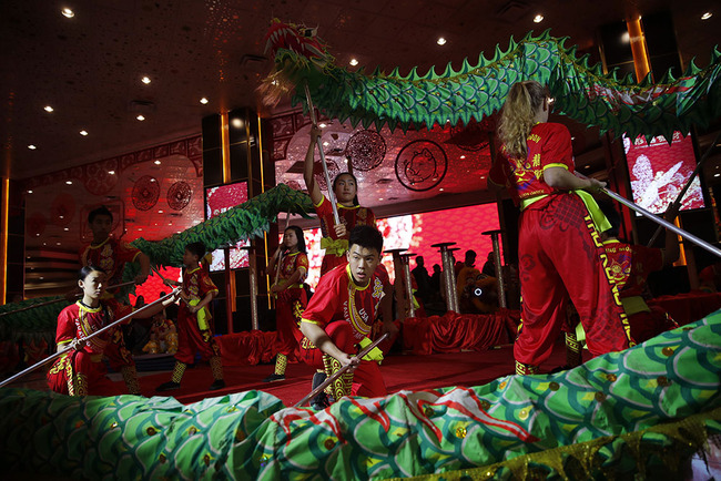 Dancers perform traditional lion and dragon dances at the MGM Grand Hotel and Casino to celebrate the Lunar New Year, Tuesday, Feb. 5, 2019, in Las Vegas. [Photo: AP]