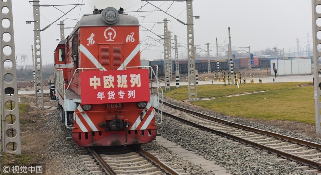 A special China-Europe freight train carrying goods for the Chinese New Year sales arrives in Xi'an in northwest China from Kazakhstan on January 27, 2019. This is the 29th such train arriving in China since the beginning of the New Year. [Photo: VCG]