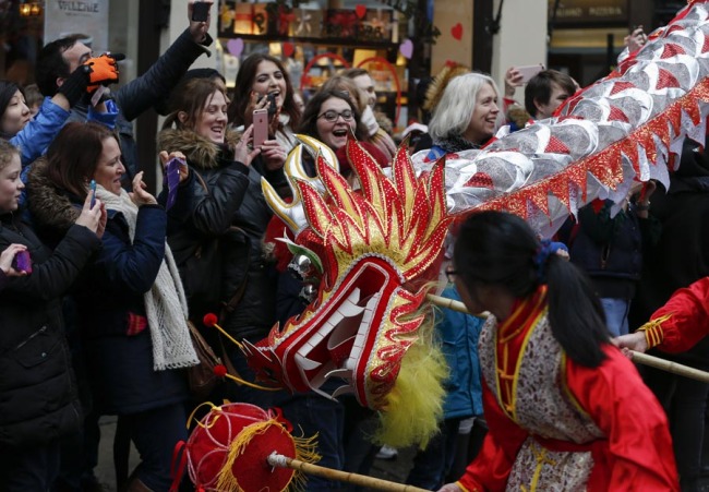 中国“年味儿”飘向世界 Chinese New Year goes global