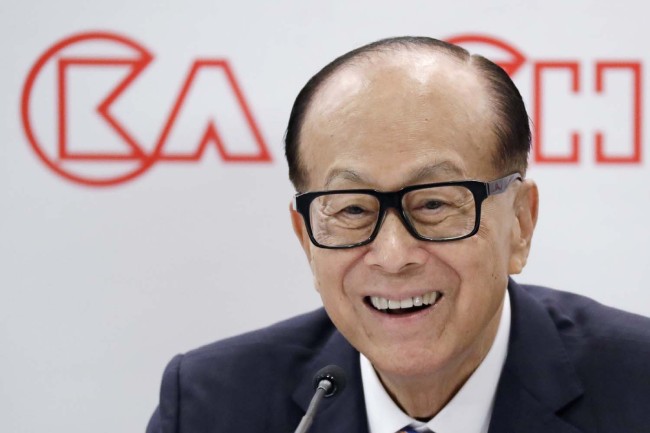 Hong Kong tycoon Li Ka-shing speaks during a press conference to announce the company's annual results in Hong Kong, Friday, March 16, 2018. [File Photo: AP]