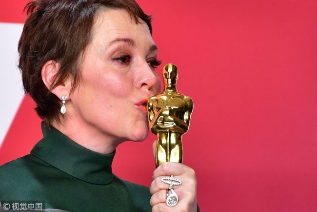 Best Actress winner for "The Favourite" Olivia Colman poses in the press room with her Oscar during the 91st Annual Academy Awards at the Dolby Theater in Hollywood, California on February 24, 2019.[Photo: VCG]