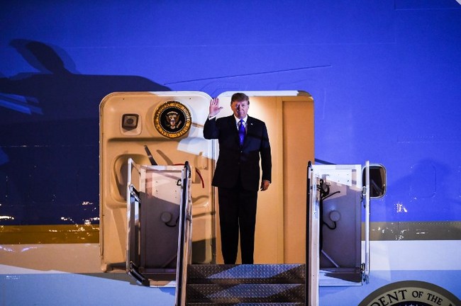 US President Donald Trump disembarks from Air Force One at Noi Bai International Airport in Hanoi on February 26, 2019, upon his arrival in Vietnam for a second summit with North Korean leader Kim Jong Un. [Photo: AFP] 