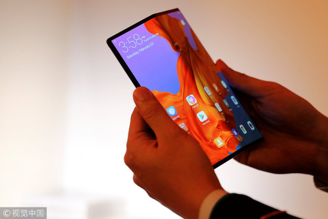 A member of Huawei staff shows the new Huawei Mate X device during a pre-briefing display ahead of the Mobile World Congress in Barcelona, Spain, February 23, 2019. [Photo: VCG]
