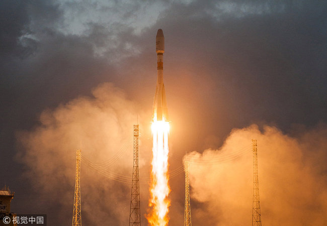 The Arianespace Soyuz rocket carrying six satellites built by Airbus SE and its partner OneWeb blasts off from the launch pad in Kourou, French Guiana on Wednesday, February 27, 2019. [Photo: VCG]