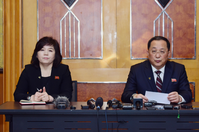 North Korean Foreign Minister Ri Yong Ho (R) speaks as vice-minister of Foreign Affairs Choe Son Hui looks on during a press conference in Hanoi early on March 1, 2019, following the US-North Korea summit. North Korea said on March 1 it had offered to dismantle its Yongbyon nuclear plant in exchange for partial sanctions relief at Kim Jong Un's summit with Donald Trump, after the meeting ended without agreement. [Photo: AFP]