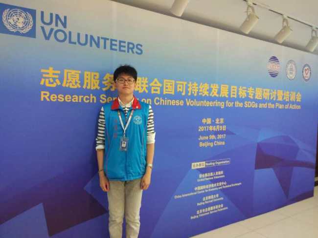 He Relays "Lei Feng Spirit" in Modern Volunteerism