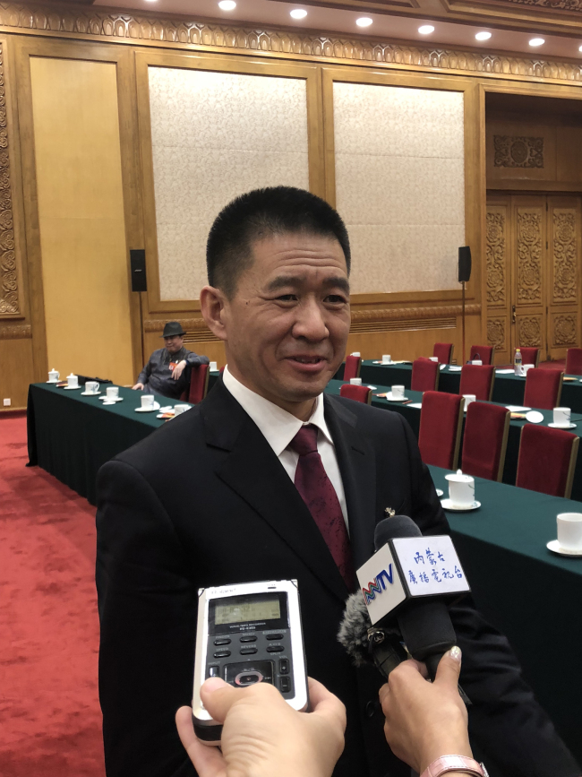 In response to a question raised by President Xi, Deputy Yu Lixin from Hulunbuir in Inner Mongolia says that loggers in his hometown have laid down their axes and become protectors of the region’s forest as part of a local forest protection project. [Photo: China Media Group]