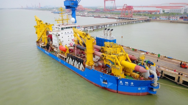 Asia's largest and most advanced dredging vessel Tian Kun Hao berths at a port for its first sea trial in Qidong city, east China's Jiangsu province, 8 June 2018. [File Photo: IC]