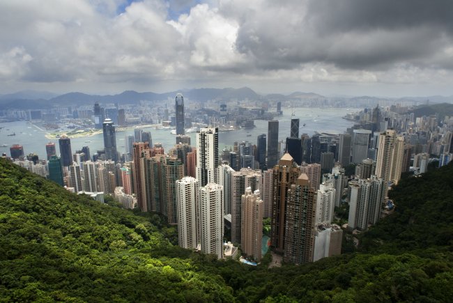 A panoramic view of Hong Kong and Kowloon from Victoria Peak Tower. [File Photo: VCG]