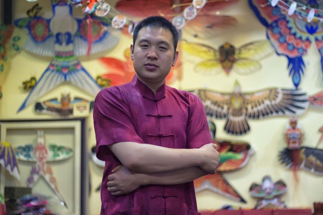 Liu Bin is the third inheritor of Cao's Kites. In 2003, he opened his first kite shop and created his own brand named Sanshizhai, referring to three generations of his family. [Photo：courtesy of Liu Bin]  