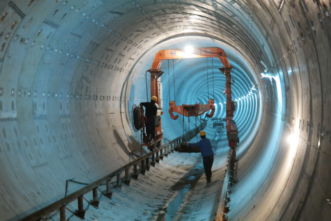 Construction in a subway tunnel in Tongzhou, Beijing [File photo: IC]