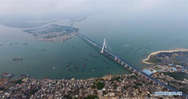 Aerial photo taken on March 18, 2019 shows the Haiwen Bridge, Hainan Province. The cross-sea bridge, which was built over seismic faults, officially started operation on Monday. [Photo: Xinhua/Guo Cheng]