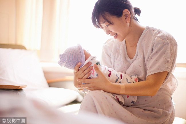 Pain-free natural childbirth promoted in China