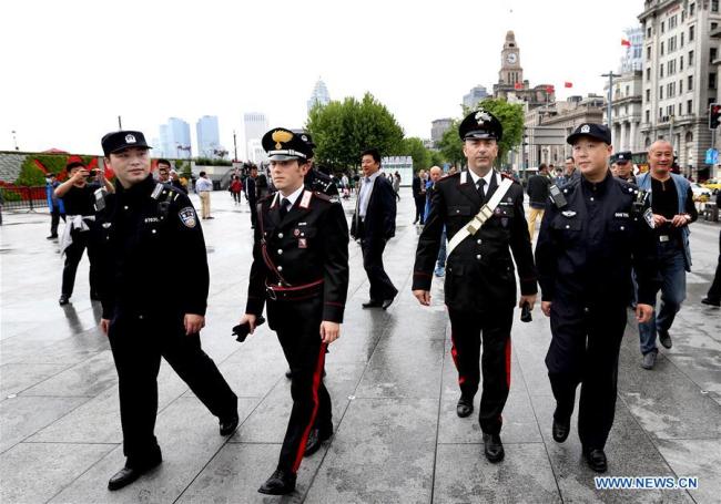 Chinese and Italian policemen patrol together at the Bund in east China's Shanghai Municipality, May 2, 2017.  [File Photo: Xinhua/Fan Jun]