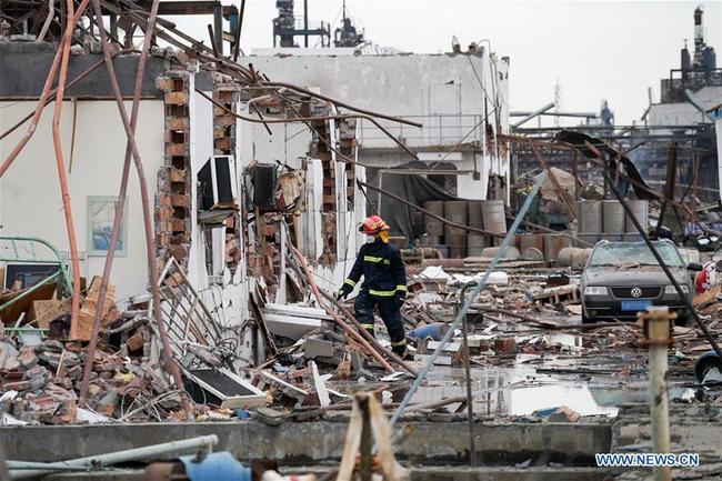 A rescuer works at the site of an explosion at a chemical industrial park in Xiangshui County of Yancheng, east China's Jiangsu Province, March 22, 2019. [Photo: Xinhua/Li Bo]