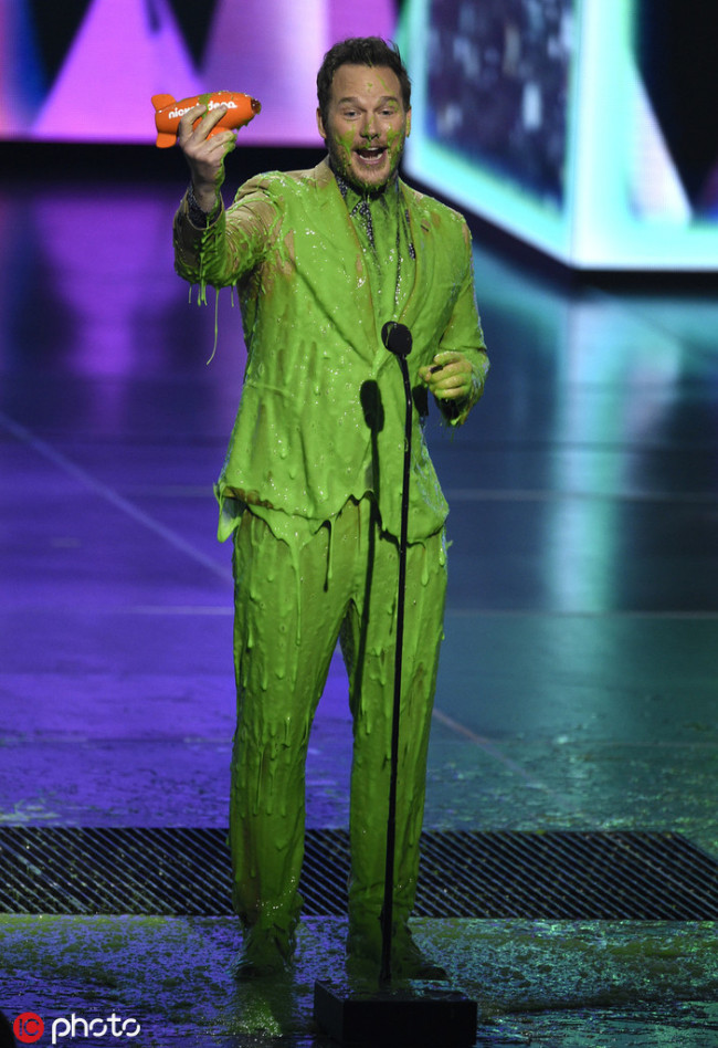 Chris Pratt reacts after getting slimed as he accepts the award for favorite butt-kicker for "Jurassic World: Fallen Kingdom" at the Nickelodeon Kids' Choice Awards on Saturday, March 23, 2019, at the Galen Center in Los Angeles. [Photo：IC]