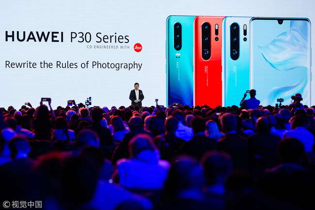 Richard Yu, chief executive officer of Huawei Technologies, presents the P30 series smartphone during a launch event in Paris, France on March 26, 2019. [Photo: VCG]