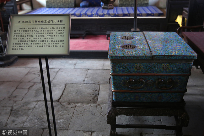 An exhibition of 100 precious antiques from the Qing Dynasty opened at the Shenyang Palace Museum in Liaoning Province, seen here on April 1, 2019. [Photo: VCG]