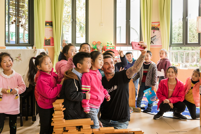 UNICEF Goodwill Ambassador and Global Icon David Beckham takes a selfie with a group of children during a visit to Xianghuaqiao Kindergarten on the outskirts of Shanghai, China, on 27th March 2019. [Photo: UNICEF/Ma Yuyuan]  