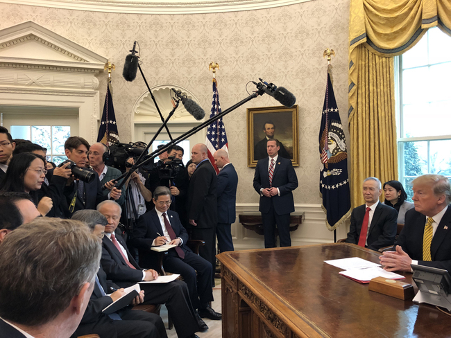 U.S. President Donald Trump answers questions from reporters covering his meeting with Chinese Vice Premier Liu He (third from right) at the White House, April 5th, 2019. [Photo: CMG]