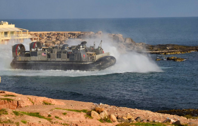 A U.S. amphibious hovercraft departs with evacuees from Janzur, west of Tripoli, Libya, Sunday, April 7, 2019. The United States says it has temporarily withdrawn some of its forces from Libya due to deteriorating security conditions. The pullout comes as a Libyan commander's forces advanced toward the capital of Tripoli and clashed with rival militias. A small contingent of American troops has been in Libya in recent years helping local forces combat Islamic State and al-Qaida militants and protecting diplomatic facilities. [Photo: AP]