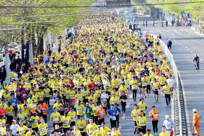Runners taking part in the 2019 Beijing Half Marathon on Sunday, April 14, 2019. [Photo: IC]