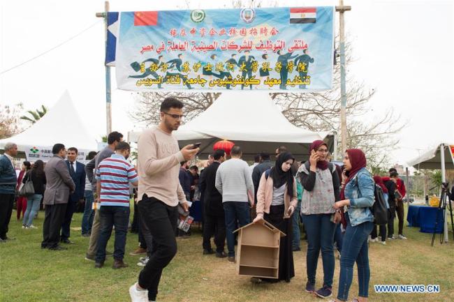 Egyptian students attend a recruitment fair at the Suez Canal University in Egypt's Ismailia Province, April 15, 2019. [Photo: Xinhua]