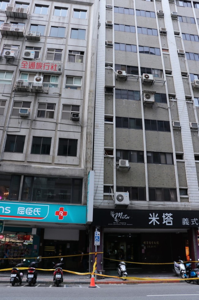 Buildings slightly lean after a 6.7-magnitude earthquake jolted a sea area near Hualien County in Taiwan on April 18, 2019. [Photo: IC]