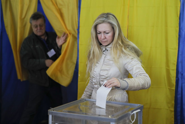 A woman casts her ballot at a polling station during the second round of presidential elections in Kiev, Ukraine, Sunday, April 21, 2019. [Photo: AP/Vadim Ghirda]