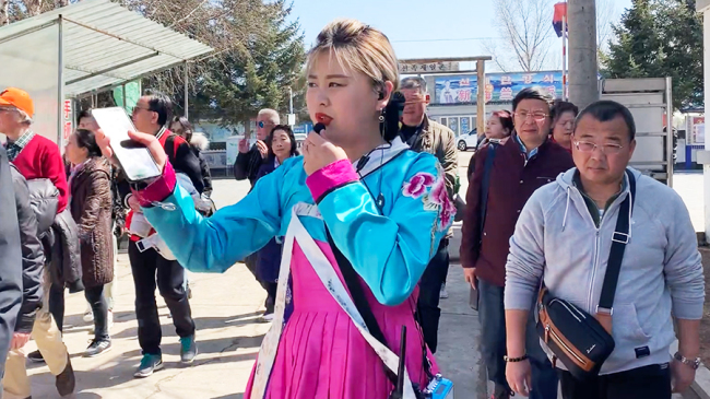 26-year-old Kim Miryeong introduces Hongqi Village to tourists in Yanbian Korean Autonomous Prefecture, northeast China's Jilin Province, April 15, 2019. [Photo: China Plus/Huang Yue]