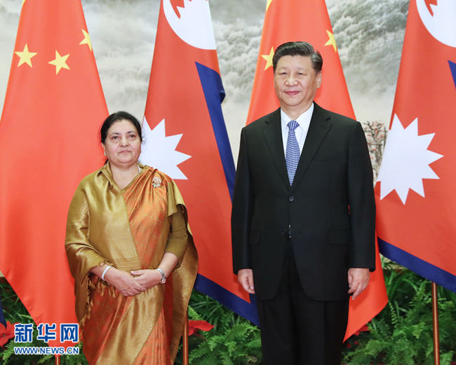 Chinese President Xi Jinping (R) and Nepalese President Bidhya Devi Bhandari 