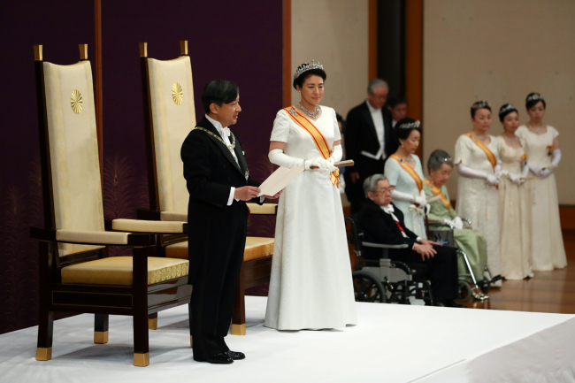 Japan's new Emperor Naruhito (L) delivers his speech as new Empress Masako (2nd L) stands next to him during a ceremony to receive the first audience after the accession to the throne at the Matsu-no-Ma state room inside the Imperial Palace in Tokyo on May 1, 2019. [Photo: STR/Japan Pool/AFP] 