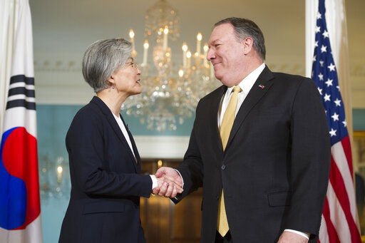 Secretary of State Mike Pompeo, right, meets with South Korea Foreign Minister Kang Kyung-wha at the State Department, in Washington, Friday, March 29, 2019. Photo: AP]