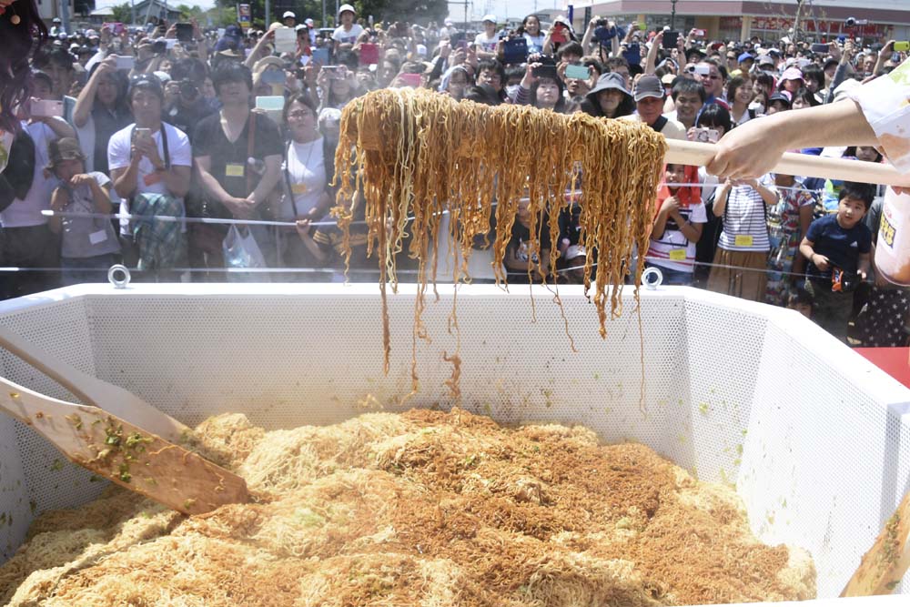 Record noodle cook-off in eastern Japan - China Plus