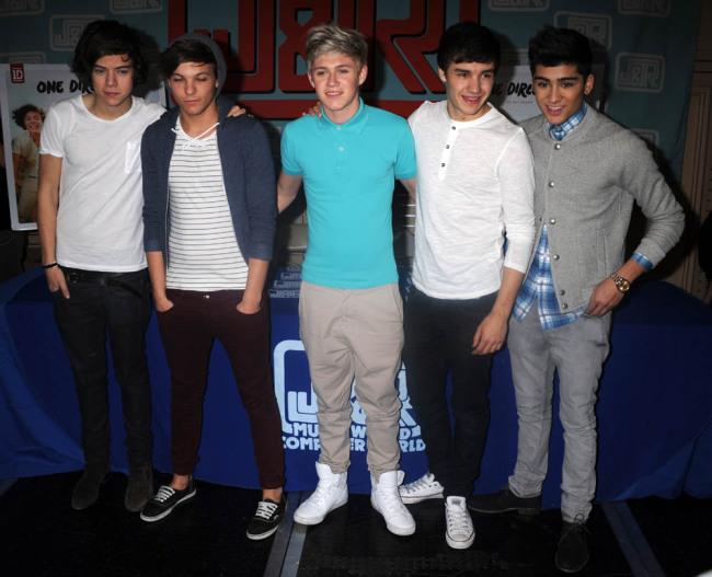 Harry Styles, Louis Tomlinson, Niall Horan, Liam Payne and Zayn Malik of the band 'One Direction' visit J&R Music World on March 12, 2012 in New York City. [Photo: IC]