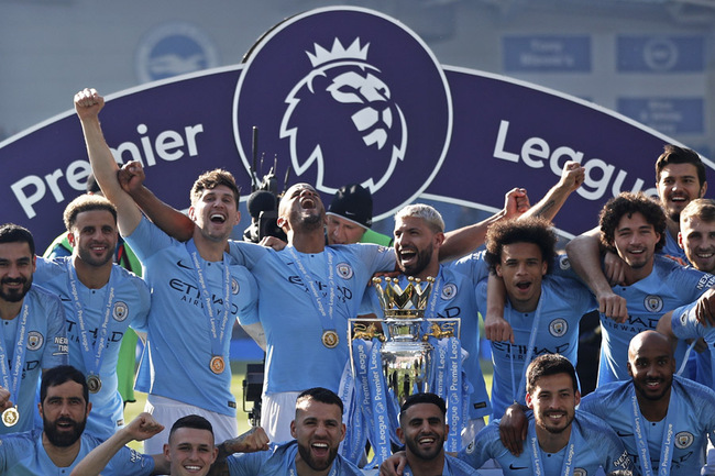 Manchester City players pose with the English Premier League trophy after the English Premier League soccer match against Brighton at the AMEX Stadium in Brighton, England, Sunday, May 12, 2019. Manchester City defeated Brighton to win the championship. [Photo: IC]