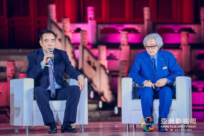 The Chinese veteran director Chen Kaige (left) speaks at "Masters in Conversation", a part of Asian Film and TV Week that opened in Beijing on Thursday, May 16, 2019. [Photo provided to China Plus]