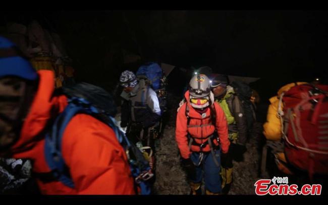 Three Chinese women, forming the “Everest Rose” team, start their ascent of Mount Qomolangma, known as Mount Everest in the West, on May 22, 2019. [Photo: China News Service]