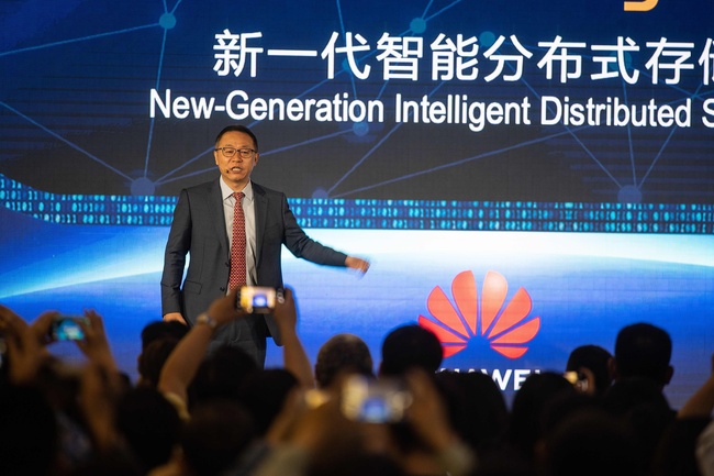 David Wang, executive director of the board, ICT Strategy & Marketing President speaks to journalists and guests at the Huawei database and storage product launch during a press conference at the Huawei Beijing Executive Briefing Centre in Beijing on May 15, 2019. [Photo:VCG]