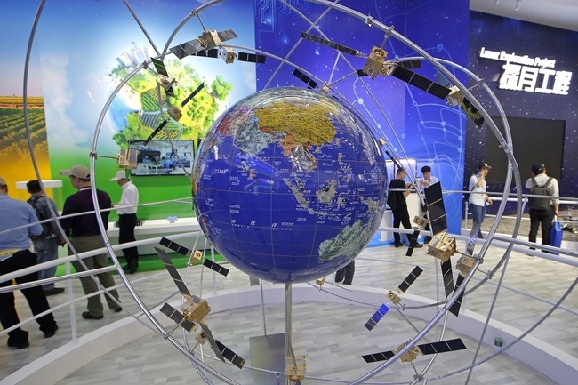 A model of Chinese BeiDou navigation satellite system is displayed during the 12th China International Aviation and Aerospace Exhibition, also known as Airshow China 2018, in Zhuhai city, south China's Guangdong province, Wednesday, Nov. 7, 2018. [File Photo: IC]