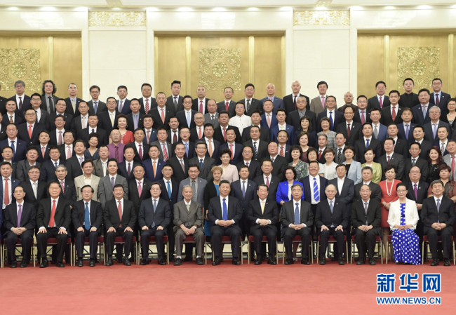 President Xi Jinping poses for a group photo with overseas Chinese representatives who are in Beijing to attend the ninth Conference for Friendship of Overseas Chinese Associations and a plenary session of the board of directors of the China Overseas Friendship Association on May 28, 2019. [Photo: Xinhua]